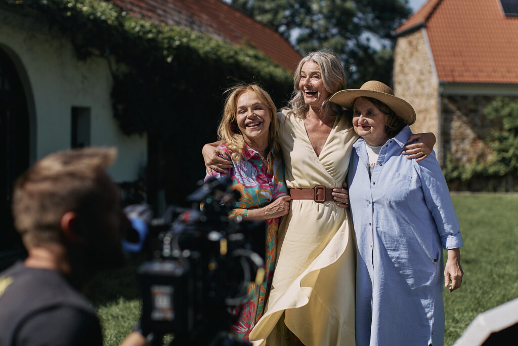 Dagmar Havlová Veškrnová, Eva Holubová a Pavlína Pořízková ve filmu Bardotky